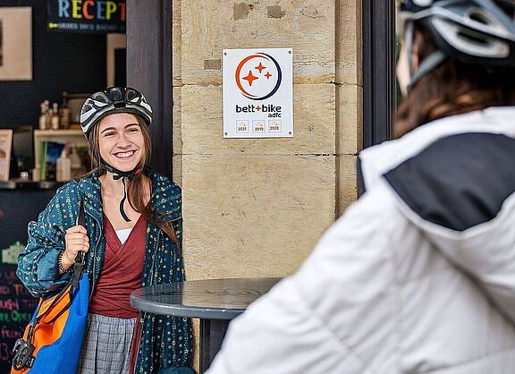 Bett+Bike-Logo an Hotelfassade 