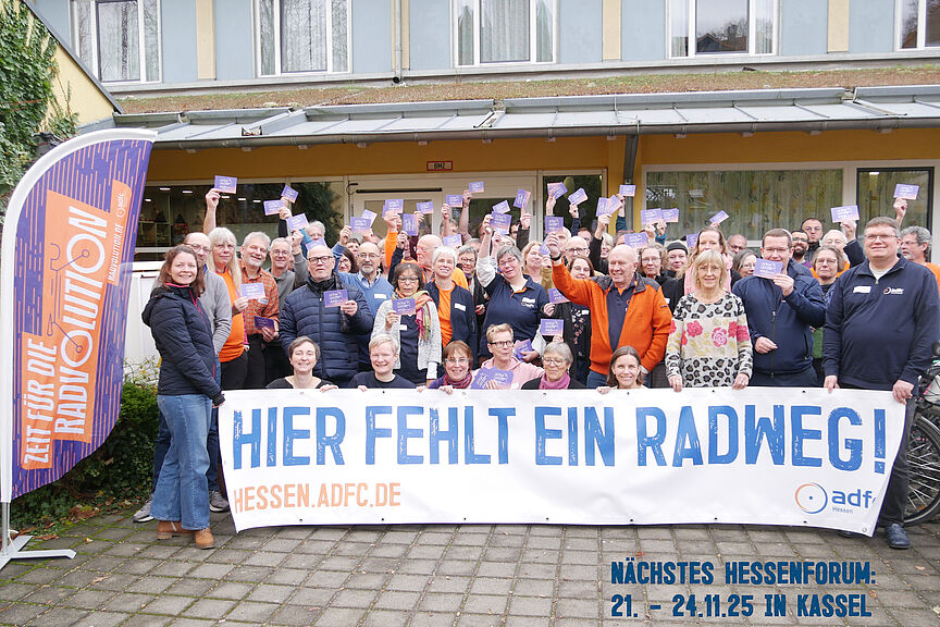 HF-2024-Dr-Anaj-Wagner die Teilnehmer:innen vor der Jugendherberge