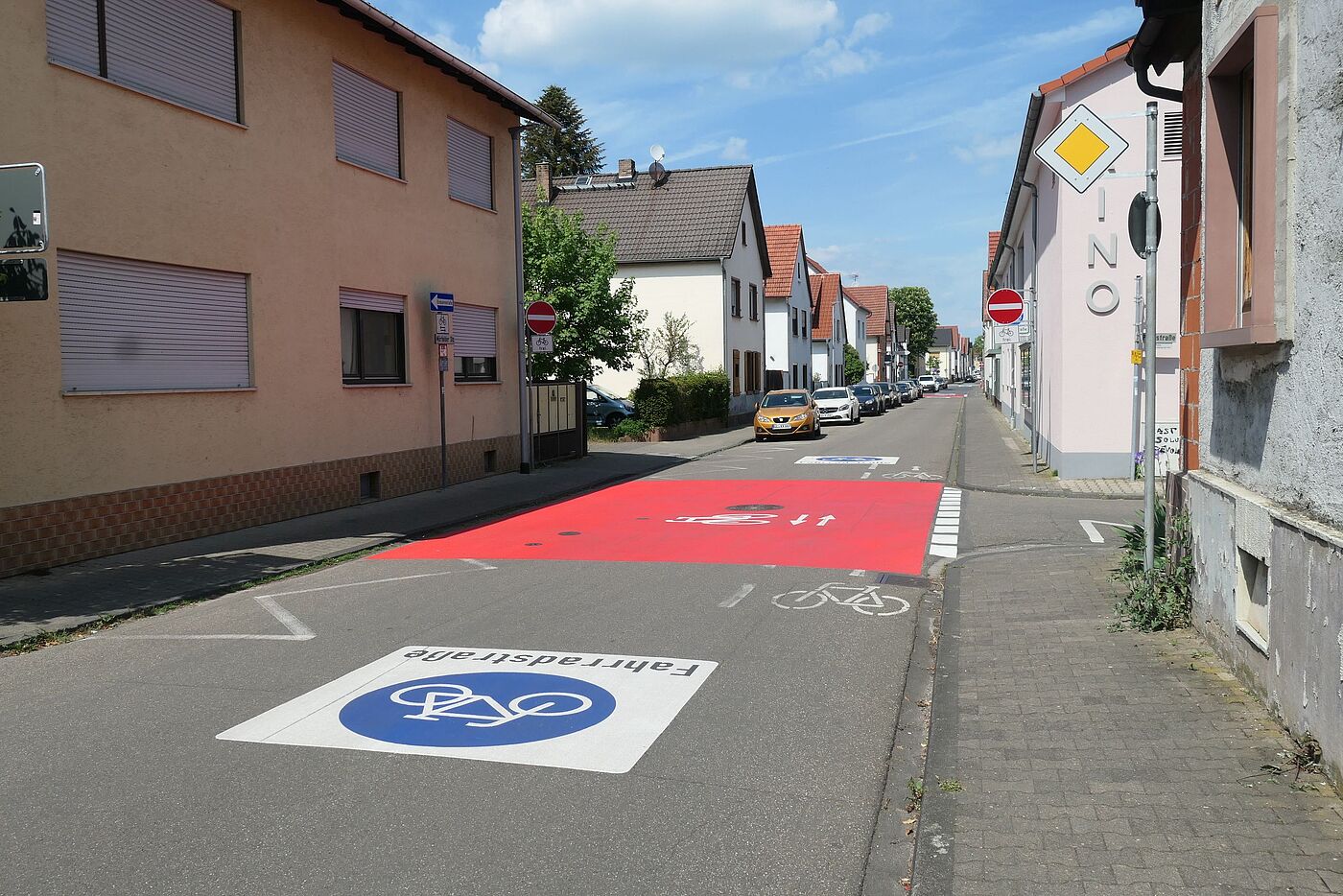 Fahrradstraße Mörfelder Straße im Stadtteil Walldorf