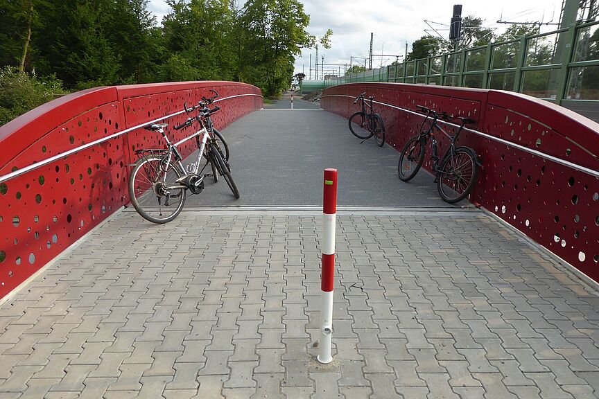 neue Fuß-und Radwegbrücke über die Hermann-Löns-Straße in Walldorf neue Fuß-und Radwegbrücke über die Hermann-Löns-Straße in Walldorf