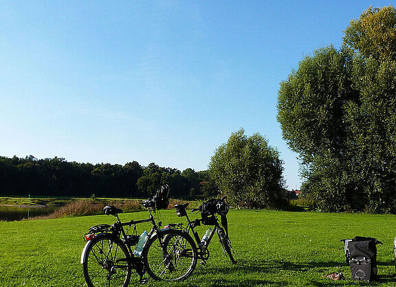 Campen an der Elbe mit dem Fahrrad.