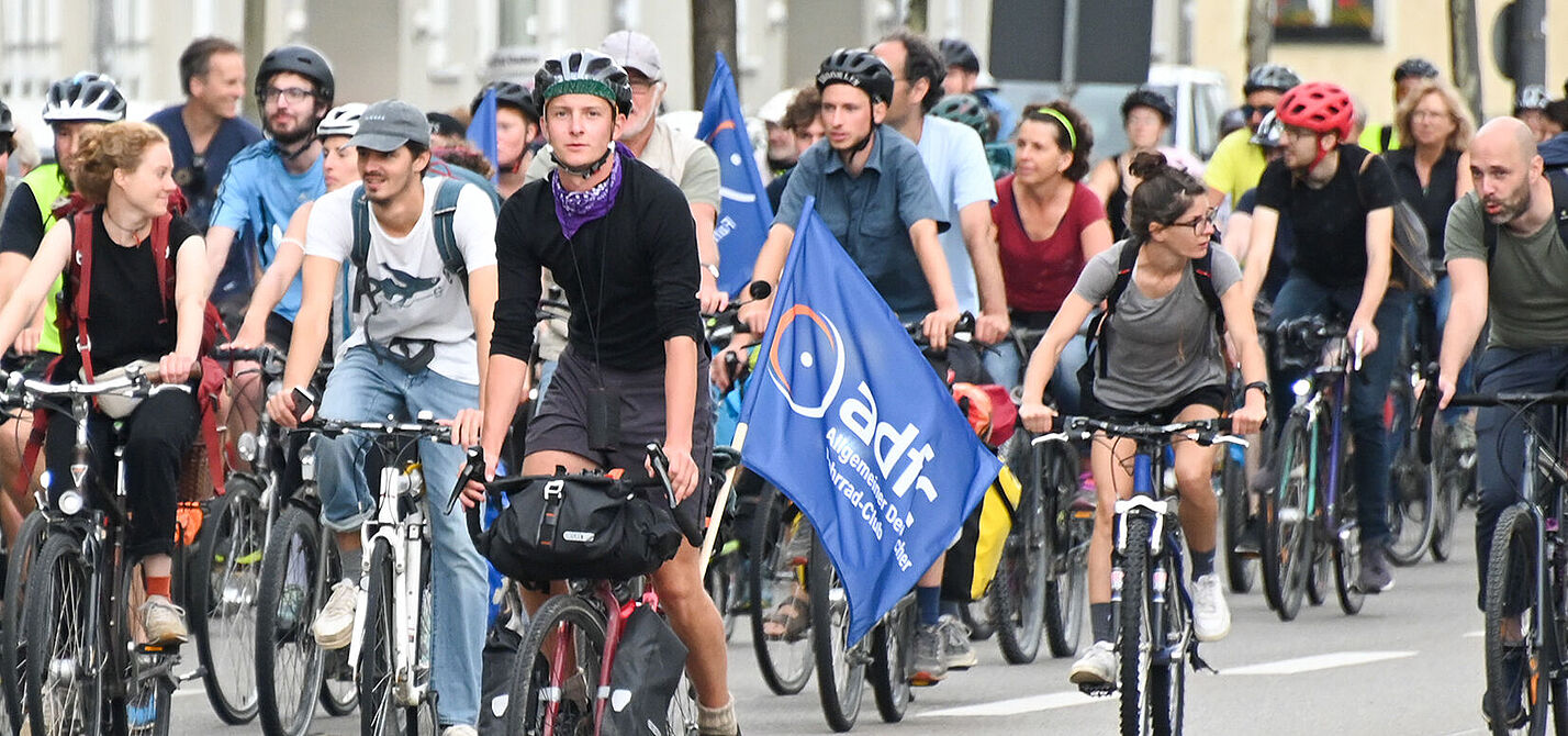 ADFC-Sternfahrt zur IAA in München. ADFC-Sternfahrt zur IAA in München.
